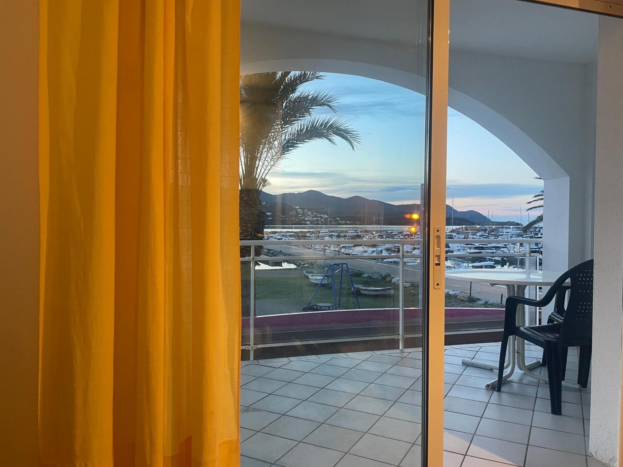 Platja Del Port Apartment Llanca Bagian luar foto
