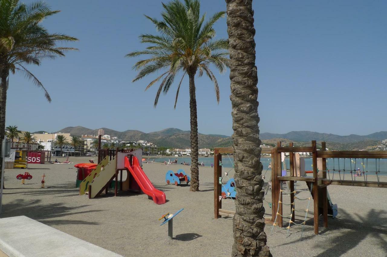 Platja Del Port Apartment Llanca Bagian luar foto