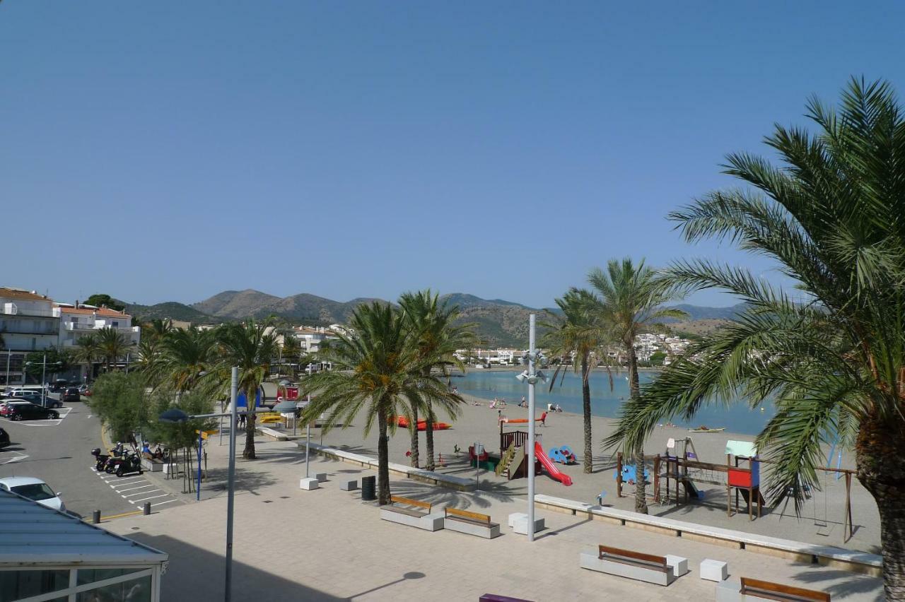 Platja Del Port Apartment Llanca Bagian luar foto